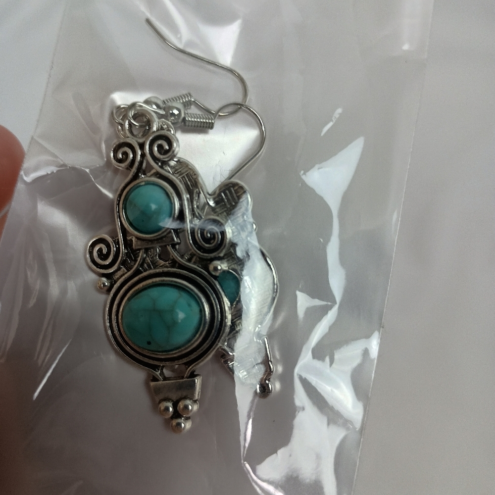 2/30$ Or 3/$35 Silver and Turquoise Dangle Earrings‎ (#0208)